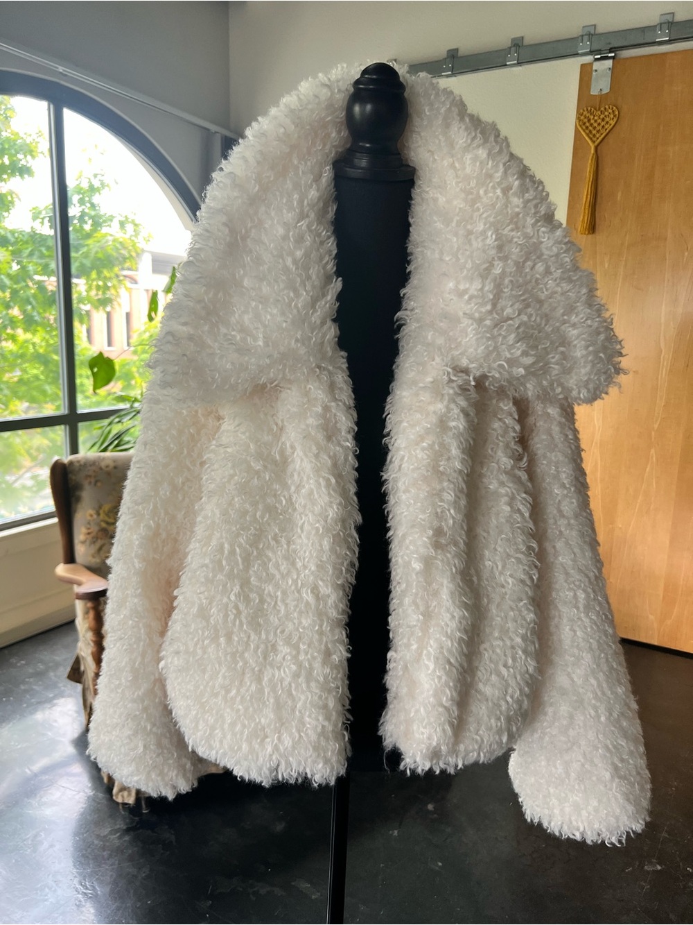 FOREVER21 Plush Faux-Shearling Cream Jacket size large - Picture 2 of 6
